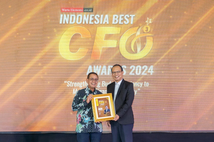 Direktur Keuangan dan Strategi Bank DKI Romy Wijayanto  jadi  Indonesia Best CFO 2024