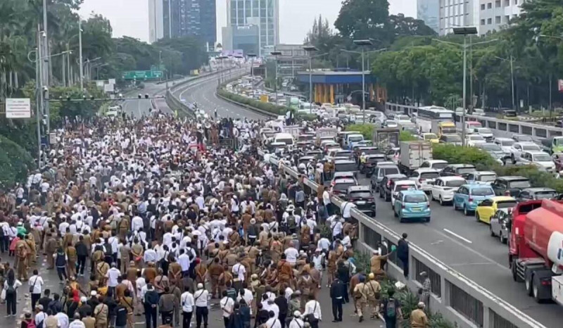 Demo Apdesi di Depan DPR Ricuh, Tol Dalam Kota yang Sempat Diblokade Massa