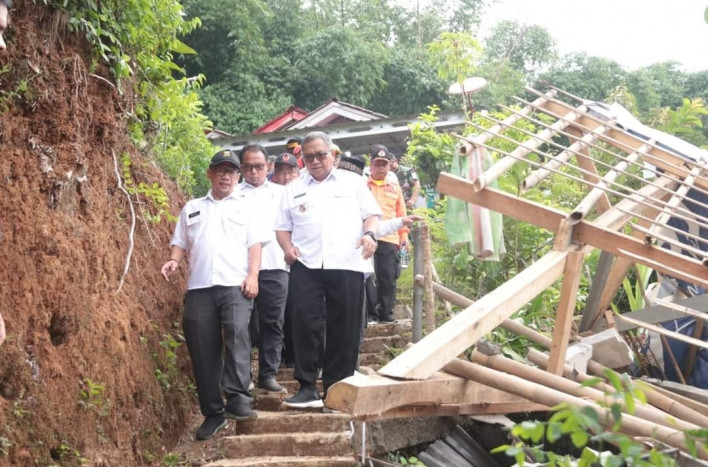 Pemkab Sukabumi Berikan Dana Tunggu Hunian Korban Terdampak Bencana