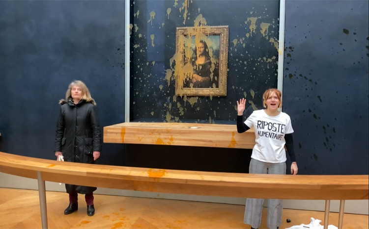 Viral, Lukisan Mona Lisa di Museum Paris Disiram Sup 