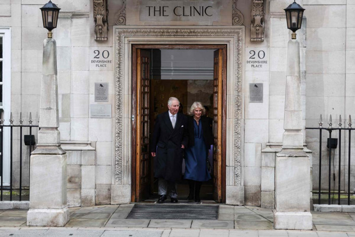 Raja Charles III dan Kate Middleton Keluar dari Rumah Sakit