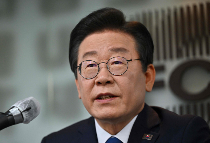 Pemimpin Oposisi Korea Selatan Ditikam