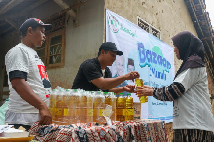 Santri Relawan Ganjar Rutin Adakan Bazar Murah