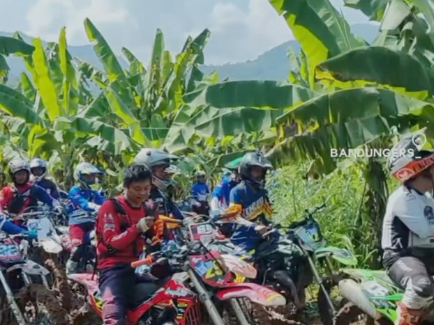 Aksi Pemotor Trail Diprotes Warga Bandung Barat