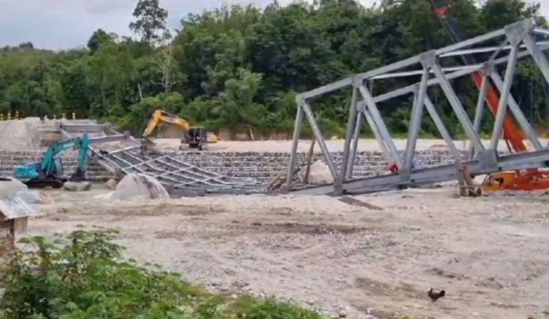 Jembatan Penghubung 5 Desa di Luwu Utara Sulsel Ambruk Diterjang Banjir