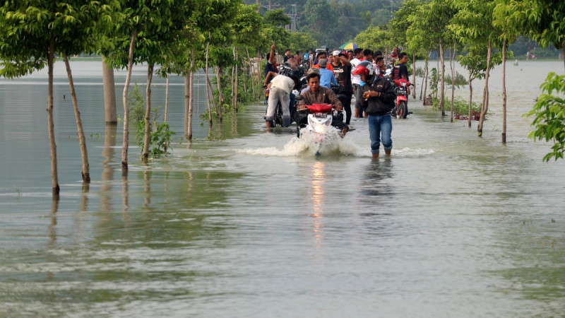Banjir Rendam Jalintim di Riau, Polisi Berlakukan Buka Tutup Kendaraan
