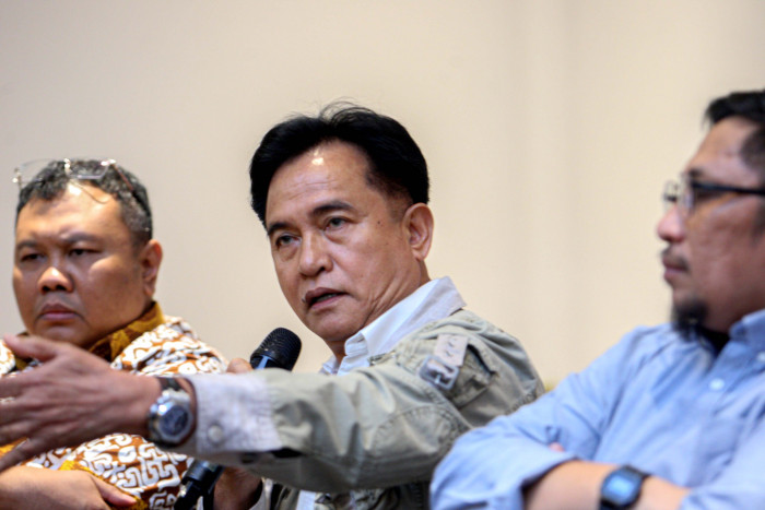 Yusril Mahendra Sebut Rencana Pemakzulan Jokowi Perlu Dibawa ke DPR  