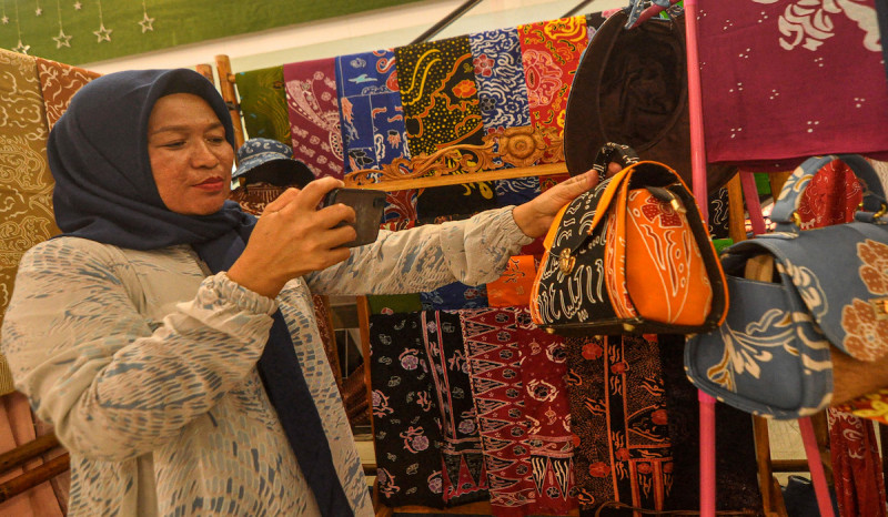 Riset INDEF: 50 Persen UMKM Pilih Shopee Jadi Platform Utama untuk Berjualan Online