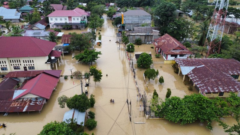 Banjir Terjang 10 Wilayah di Riau, Gubernur Terbitkan 11 Instruksi  