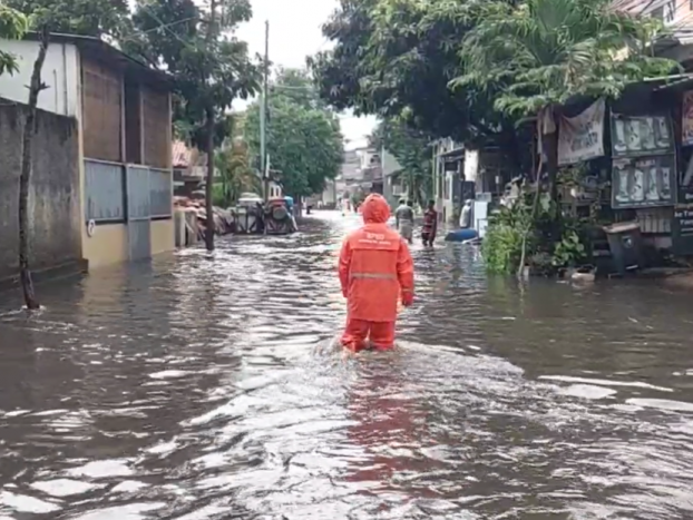 Banjir Pondok Karya Mampang Jaksel Setinggi 90 Cm