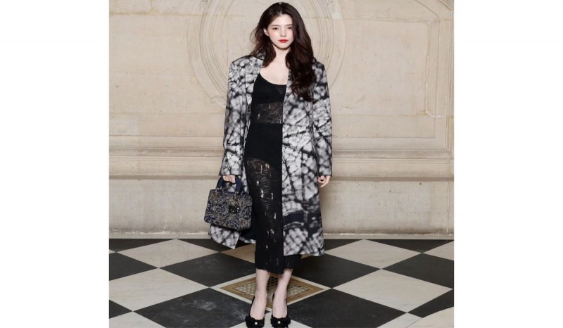Han So Hee Tampil Memukau di Acara Paris Fashion Week