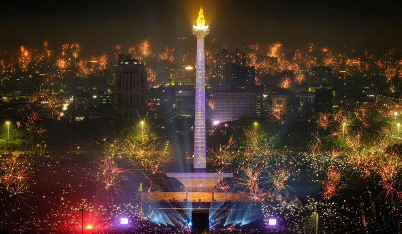 Dikunjungi 750 Ribu Orang, Monas Catat Rekor Pengunjung Tahun Baru Tertinggi