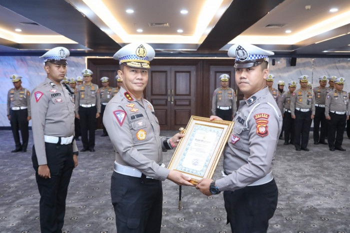 Kakorlantas Apresiasi Bripda Novandro Atas Aksi Heroik Selamatkan Bus di Tanjakan