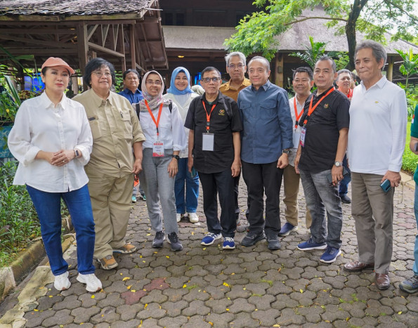 Menteri Siti Nurbaya dan PWI Tanam Mangrove di TWA Angke Kapuk, Jakarta