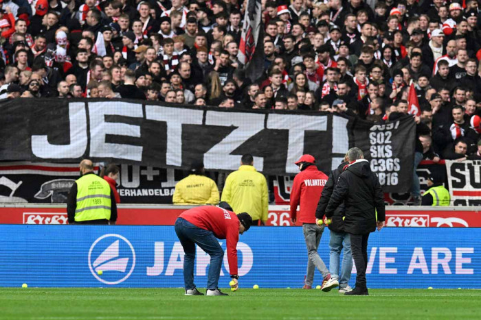 Penggemar Sepak Bola Jerman Berjanji untuk Melanjutkan Protes Investor Terkait Hak Siar