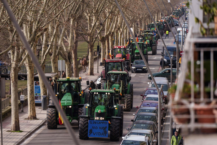 Ribuan Petani di Spanyol Kembali Memblokir Jalan