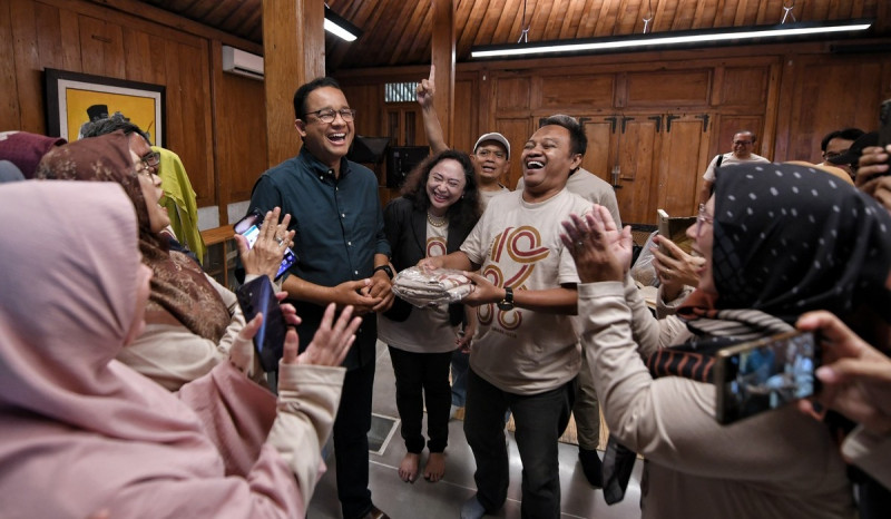 Isi Masa Tenang Pemilu, Anies Baswedan Reuni Bersama Teman SMA 2 Yogyakarta