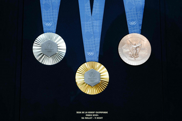 Medali Olimpiade 2024 Terbuat dari Potongan Logam Menara Eiffel