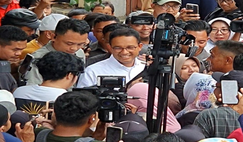 Momen Berinteraksi Usai Pencoblosan, Warga Berteriak 'Anies Presiden'