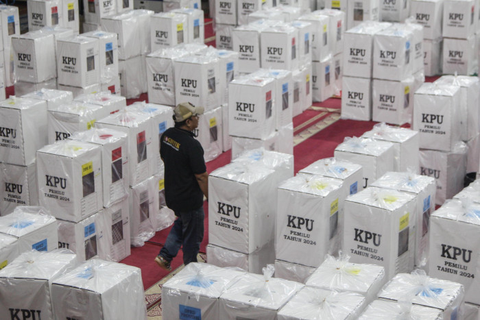 KPU Distribusikan Logistik Pemilu ke 30 Distrik di Sorong