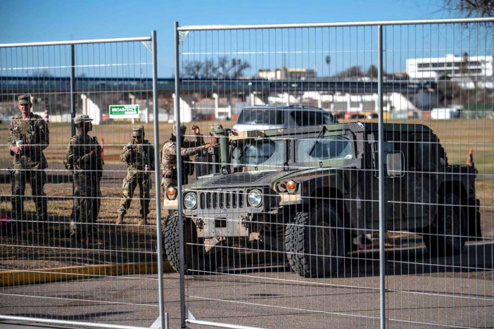 Texas Berencana Membangun Pangkalan Militer di Perbatasan Meksiko