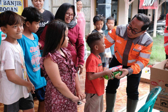 SIG Salurkan Paket Bantuan Sembako untuk Korban Banjir Bandang Grobogan dan Demak