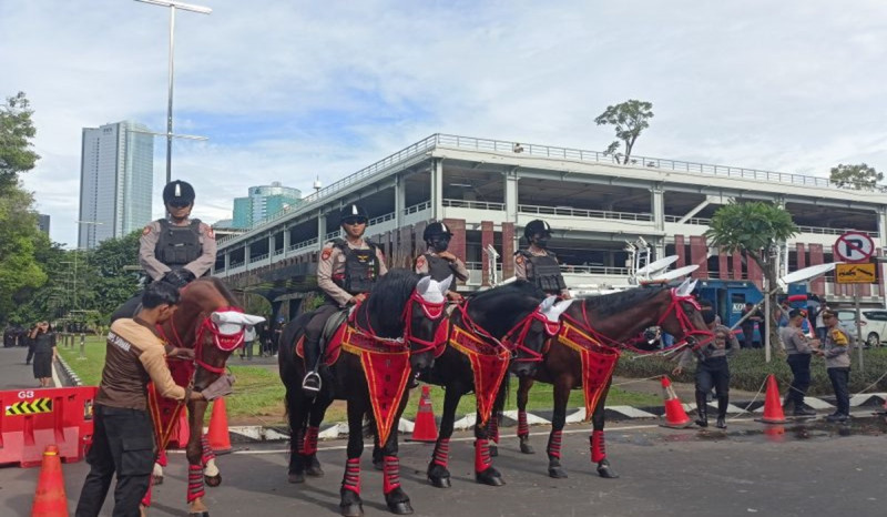 Polisi Kerahkan Kuda Hingga Anjing Pelacak di Debat Capres Terakhir 