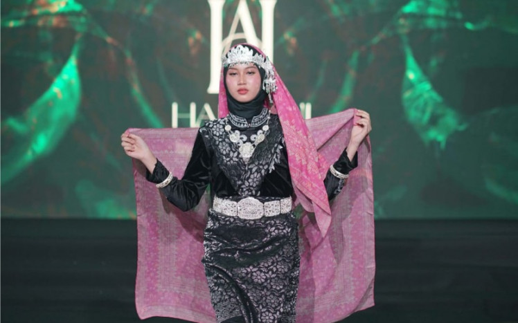 Hafitaini Tampilkan Hijab Motif Pinto Aceh di Malaysia