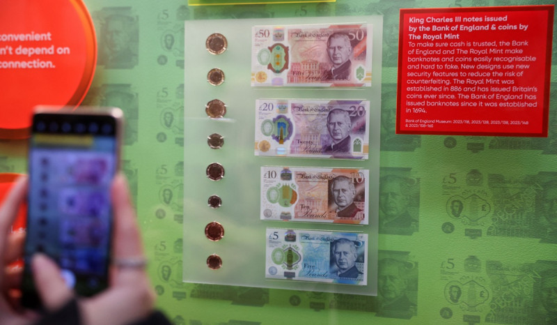 Mata Uang Inggris yang Menampilkan Wajah Raja Charles Dipamerkan di Museum Sebelum Diedarkan
