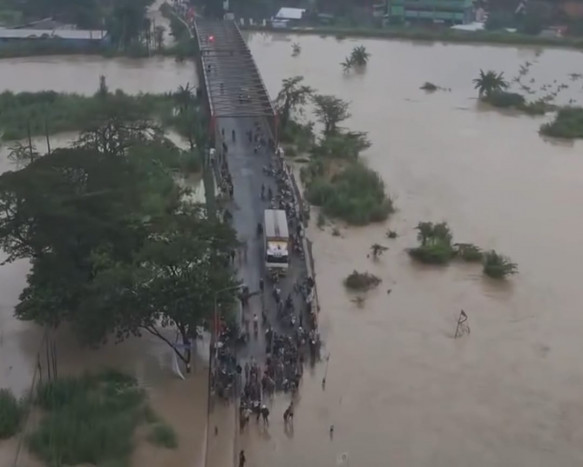 Banjir Grobogan Putuskan Ruas Jalan Semarang-Purwodadi