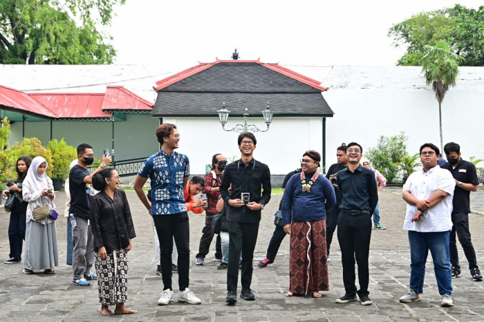 Cucu Sultan Hamengkubuwono X Tunjukkan Sejarah Keraton ke Alam Ganjar