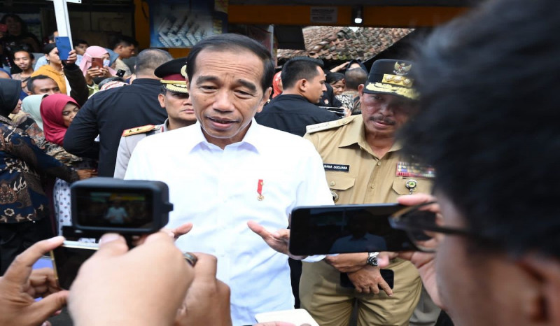 Presiden Jokowi Kini Dijuluki Petugas Bansos