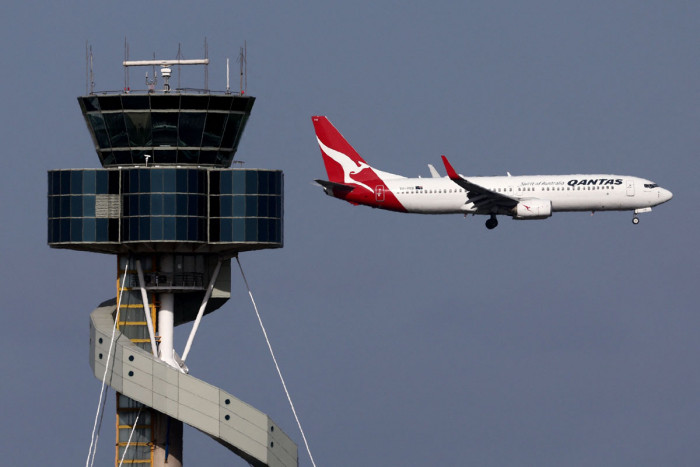 Qantas Laporkan Penurunan Laba, Namun Reputasi Bangkit di Bawah Kepemimpinan Baru
