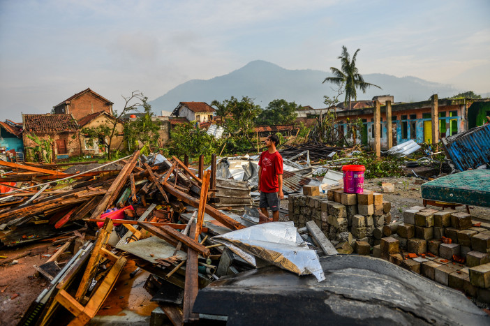 Korban Angin Puting Beliung di Bandung Dapat Bantuan