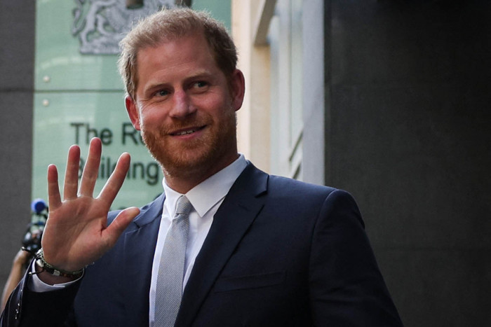 Pangeran Harry Terbang ke London Menjenguk Raja Charles III Usai Diagnosa Kanker