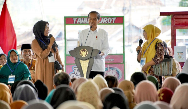 Jokowi Kasih Iriana Hadiah Tas Produksi Lokal