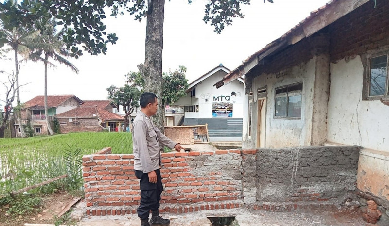 Gagal Ke DPRD, Caleg di Kabupaten Garut Tutup Jalan Gang