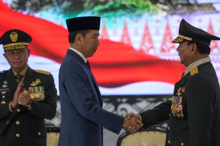 Survei: Kepuasan Publik pada Kinerja Jokowi Merosot  