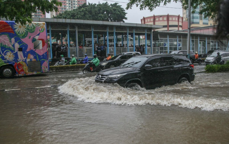 Jakarta Diguyur Hujan, 34 Ruas Jalan Tergenang