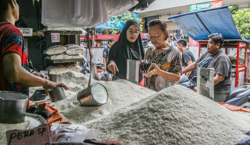 Emak-Emak di Depok Murka Gara-Gara Harga Beras Bikin Pusing