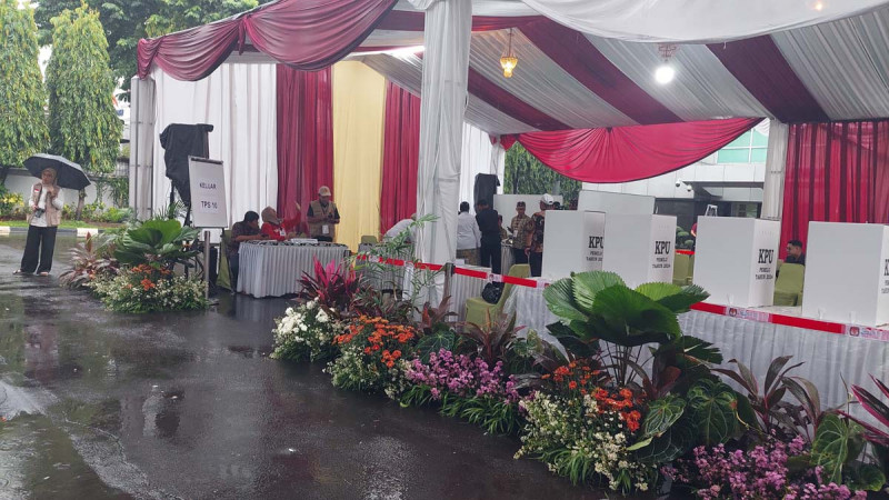 TPS 10 Gambir Tempat Presiden Joko Widodo Nyoblos Diguyur Hujan