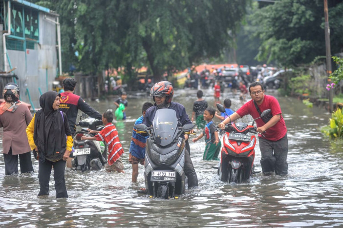 2 Kelurahan di Jakarta Barat masih Terendam Banjir hingga Kamis Pagi