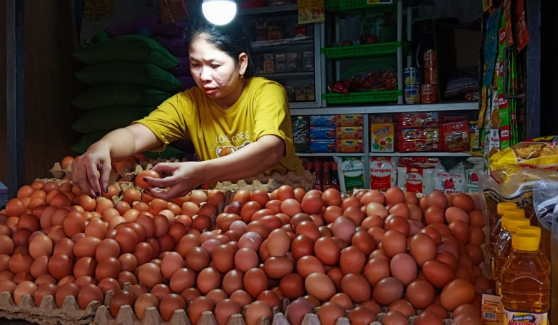 Telur Retak di Kabupaten Kuningan Jadi Rebutan Pembeli