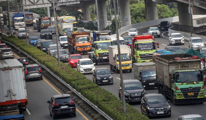 Saat Ramai Mudik Lebaran 2024, Polri Membatasi Truk Angkutan Barang Melintas di Jalan Tol