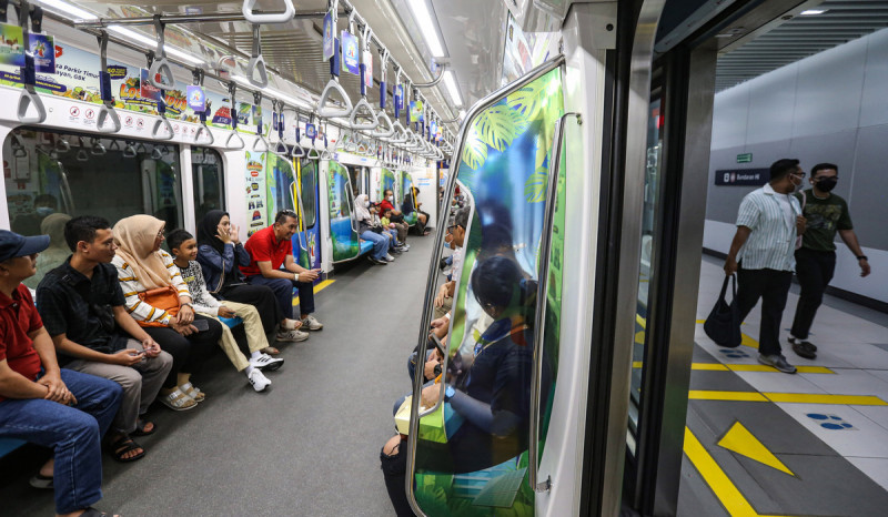 MRT, LRT, dan Transjakarta Izinkan Penumpang Untuk Berbuka Puasa di Dalam Kendaraan