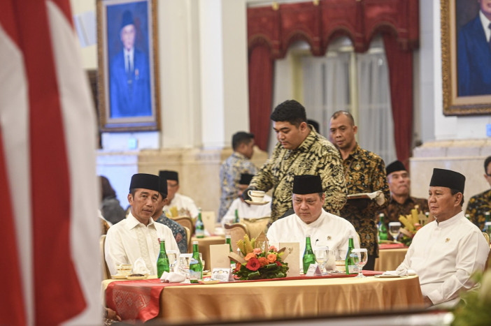 Kesolidan Jokowi dan Prabowo Terlihat saat Bukber Kabinet Indonesia Maju