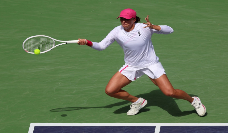 Caroline Wozniacki Mengundurkan Diri, Iga Swiatek Melaju ke Semifinal Indian Wells Masters
