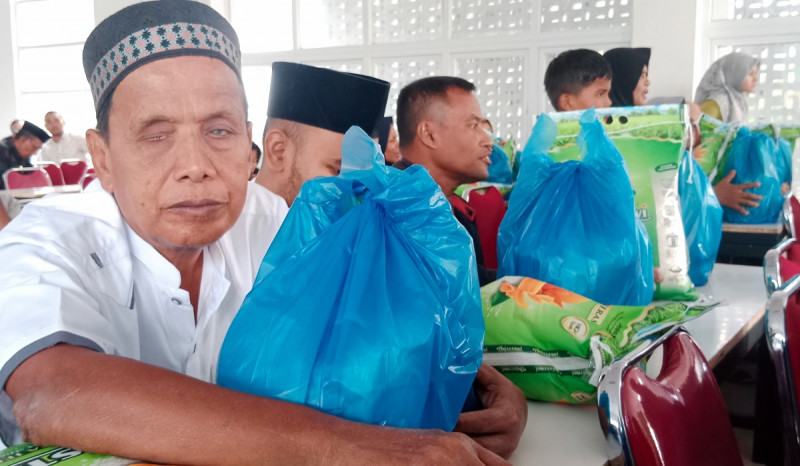 Ribuan Penyandang Tunanetra dan Kaum Dhuafa Dapat Bantuan dari Kemenag Pidie