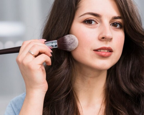 5 Cara Makeup Simple, Cocok Dipakai untuk Berpergian Setiap Hari