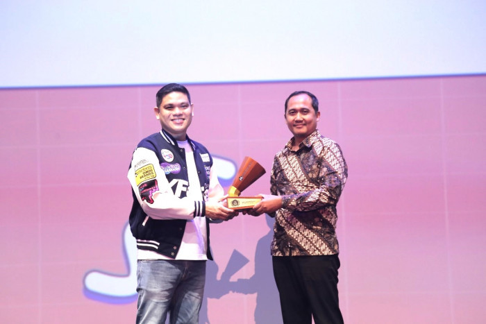 Mitsubishi Fuso Kembali Raih Gold Champion Indonesia WOW Brand 2024